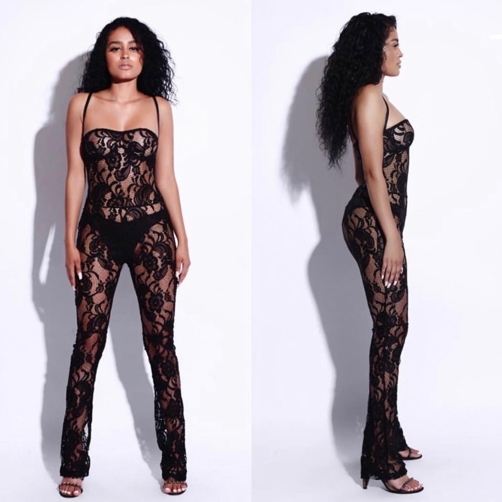 LOOKING TO BUY. BLACK MATTE BRAND LACE BODYSUIT.